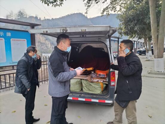 楼台市场监管所查处一起卖假牛肉案